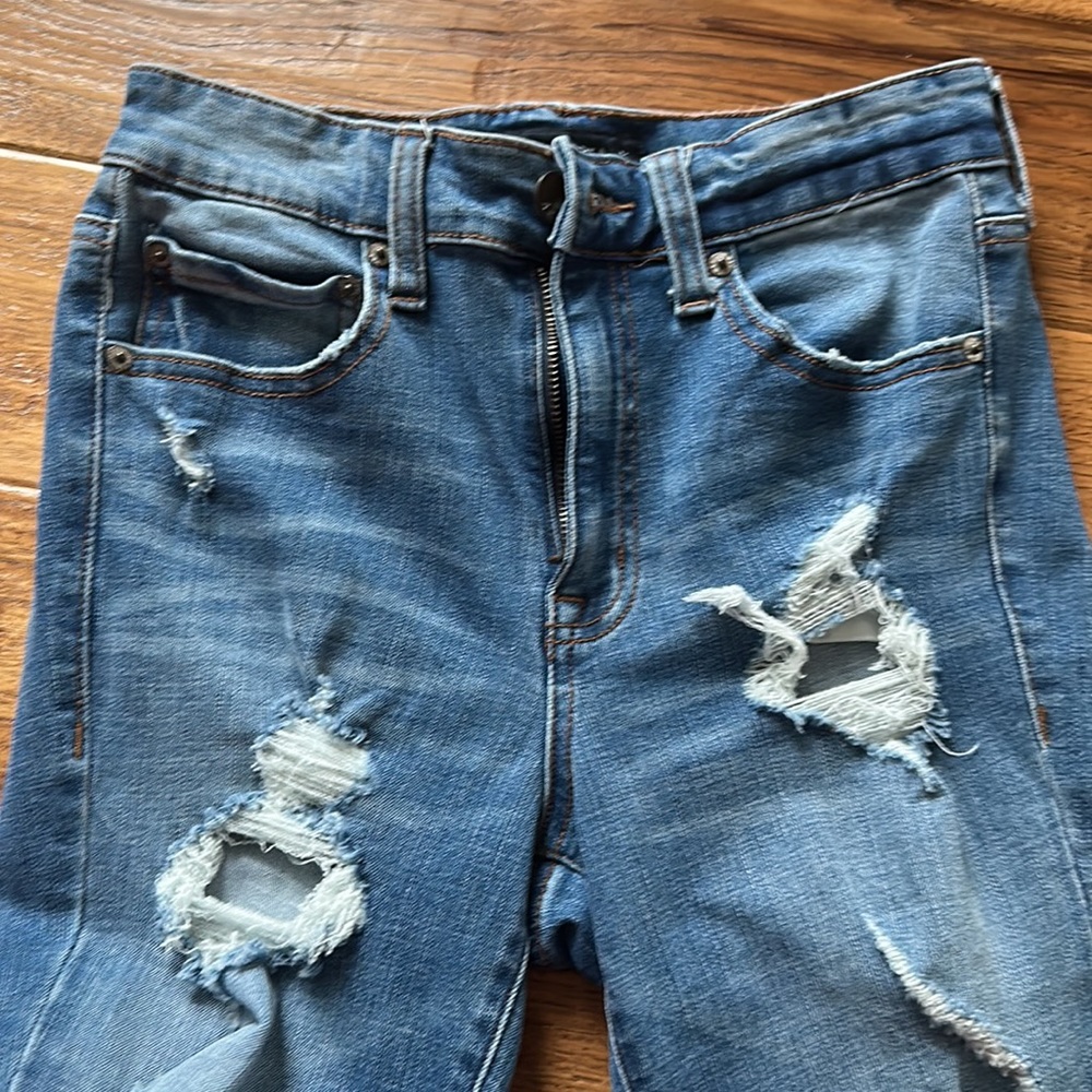Aeropostale High Rise Jegging 4 Short with Rips - Picture 3 of 5